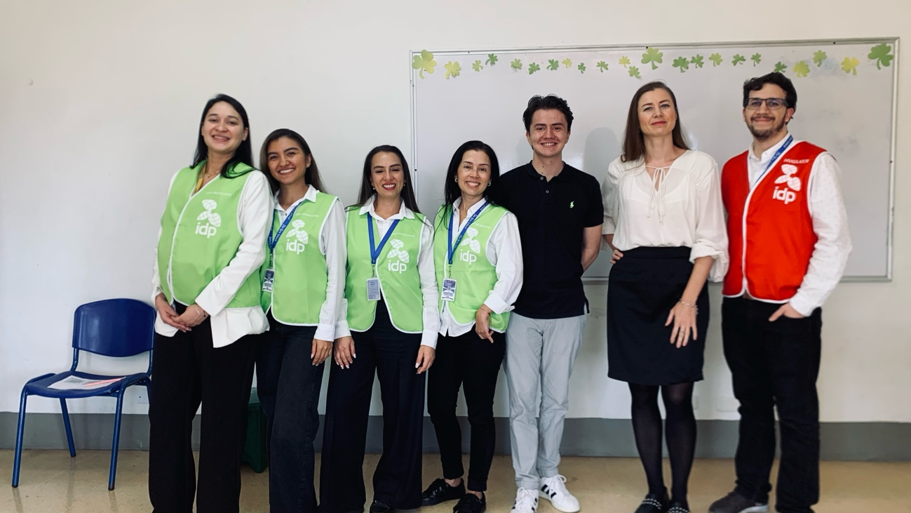 NUESTROS ESTUDIANTES DE 11°, CELEBRAN SUS DESTACADOS RESULTADOS EN LA PRUEBA IELTS